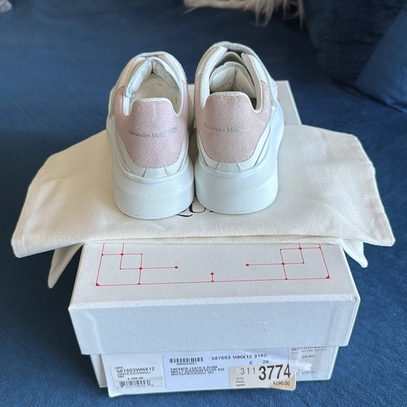 Alexander McQueen Kids Pink Round Toe Touch Strap Velcro
Sneakers Size 26 US 9.5 - Picture 4 of 11